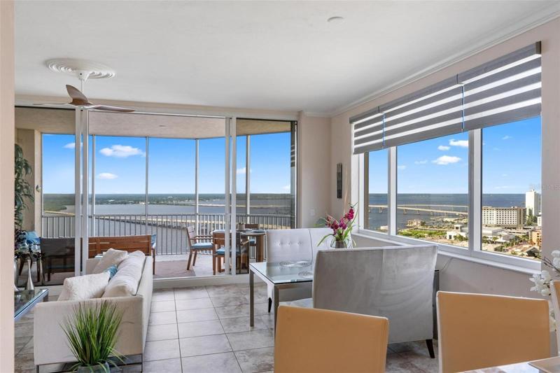 Great Room / view of the river