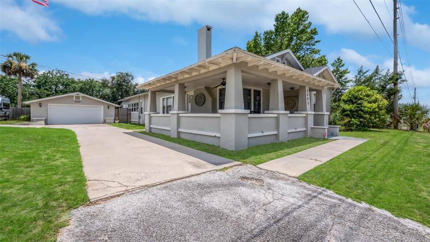 U-Shaped Driveway to Detached Garage