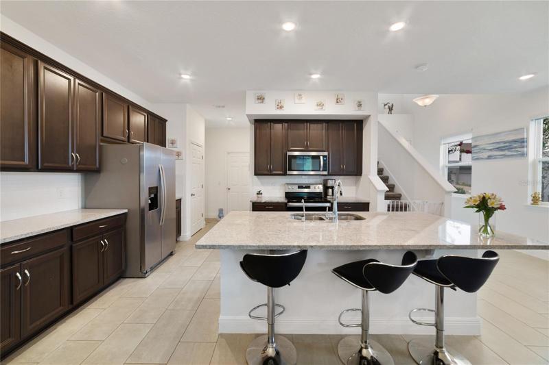 The home chef will appreciate the spacious kitchen delivering plenty of cabinet and counter space, STAINLESS STEEL APPLIANCES, closet pantry and large ISLAND with breakfast bar seating!