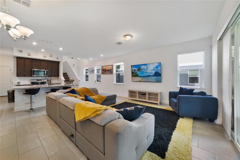 LIVING AREA.