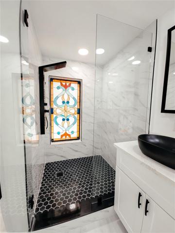 Frameless Glass Shower enclosure