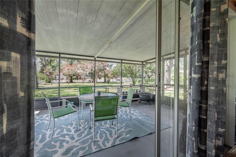 Huge screened in patio!