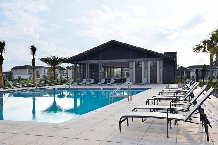 COMUNITY POOL