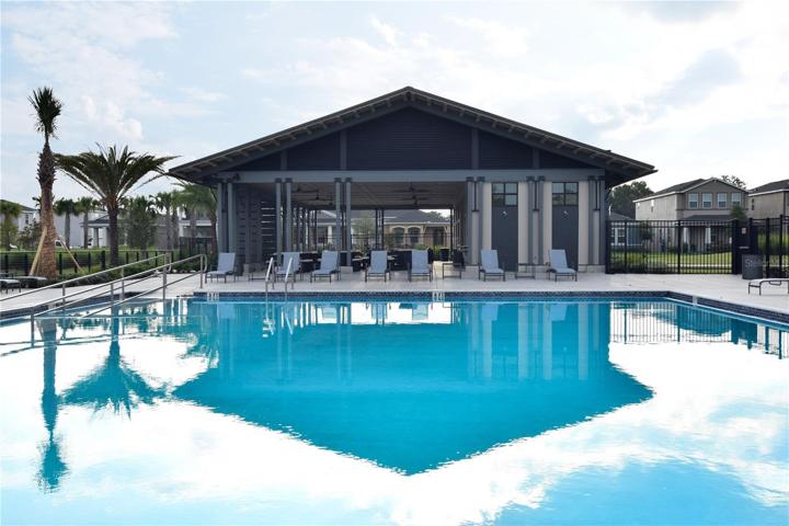 COMUNIY POOL.