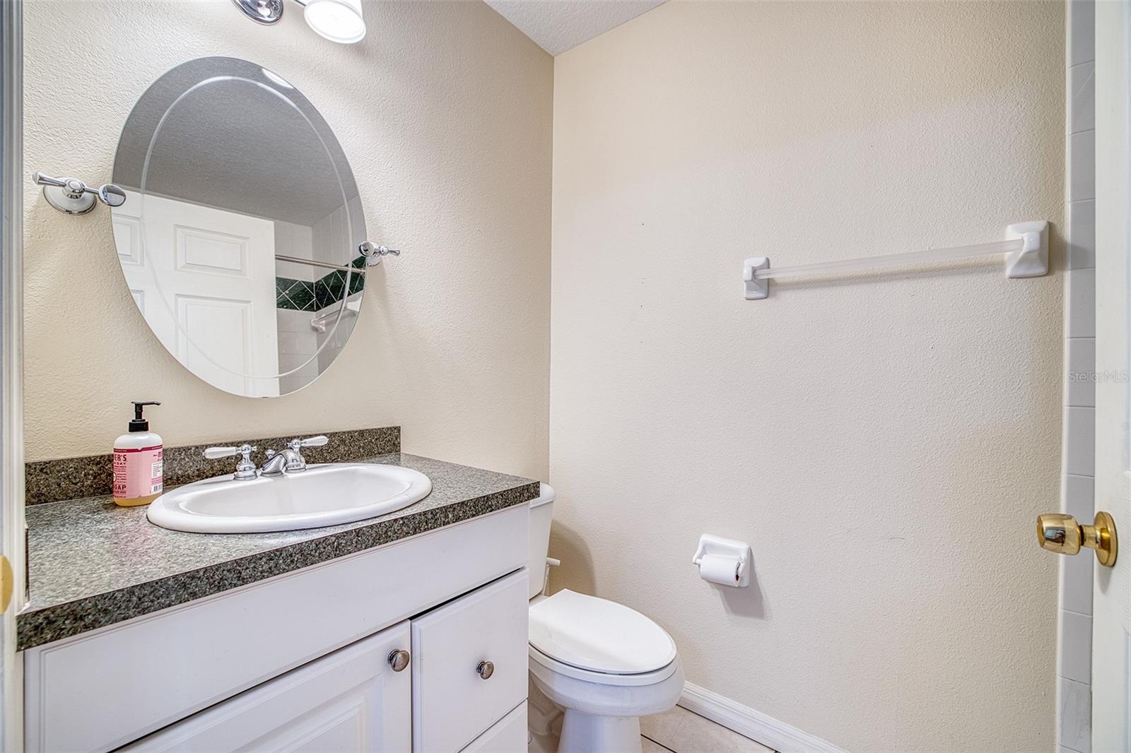 Secondary/Guest Bathroom with full shower/tub combo