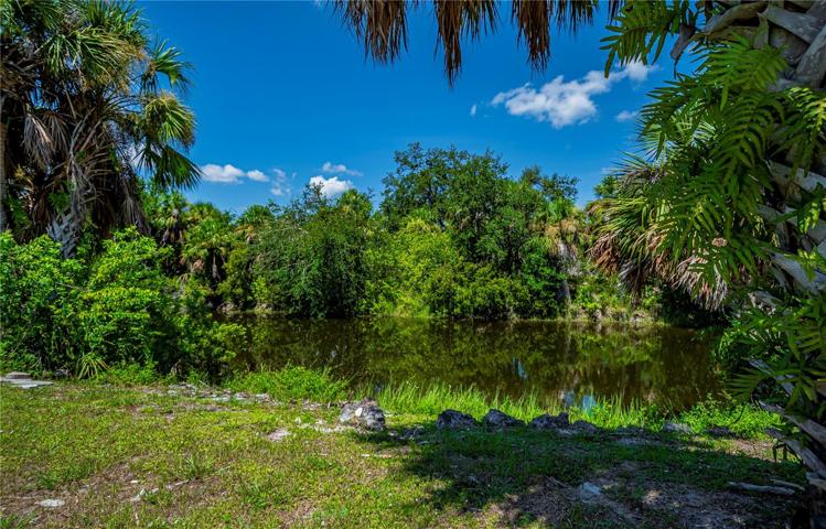 canal access from 3 lots