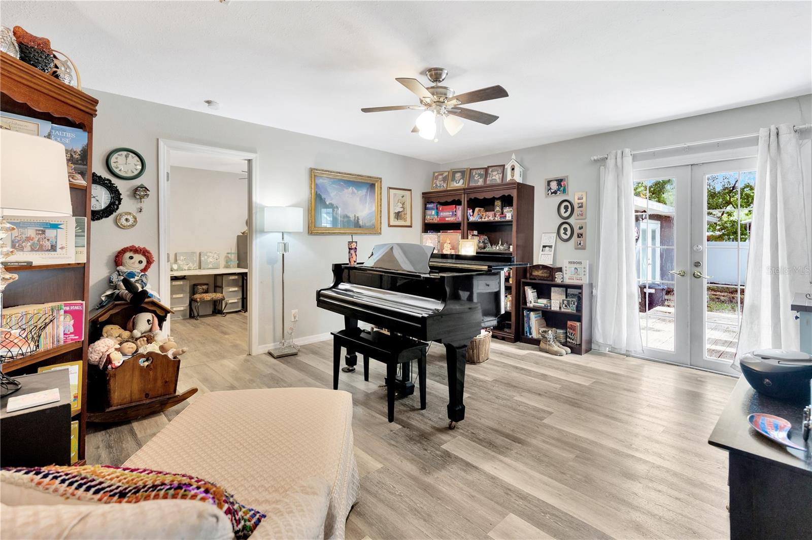 Family room - Flex space
