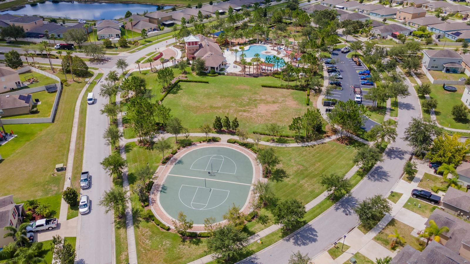 Clubhouse Baskteball Courts