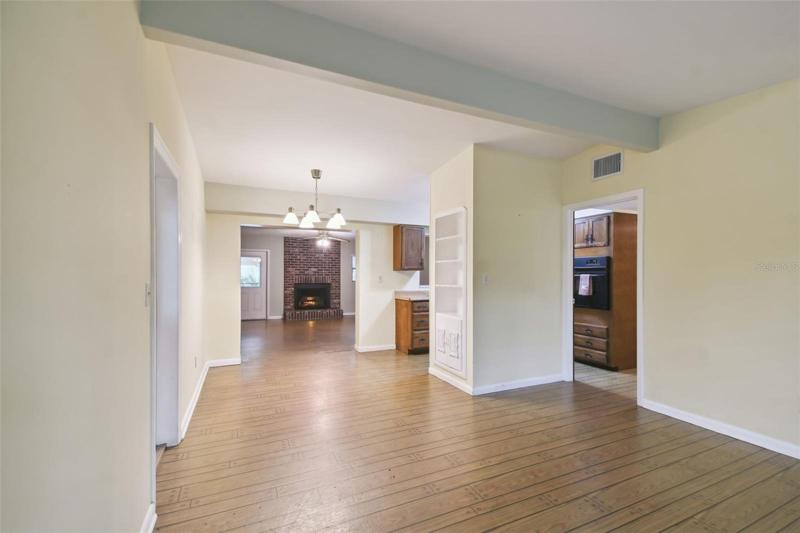 Welcoming Living Room that connects to Kitchen and Family Room!