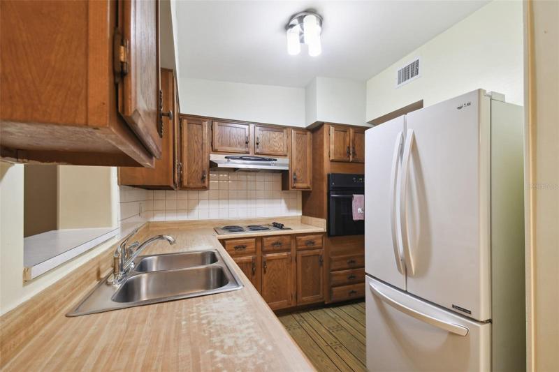 L-Shape Kitchen.