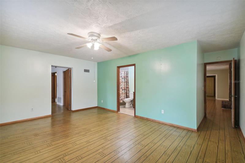 Owner's Spacious Suite will accommodate large furniture pieces!