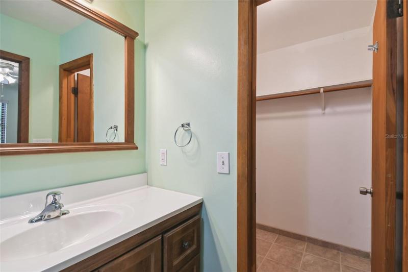Owner's Walk-Closet