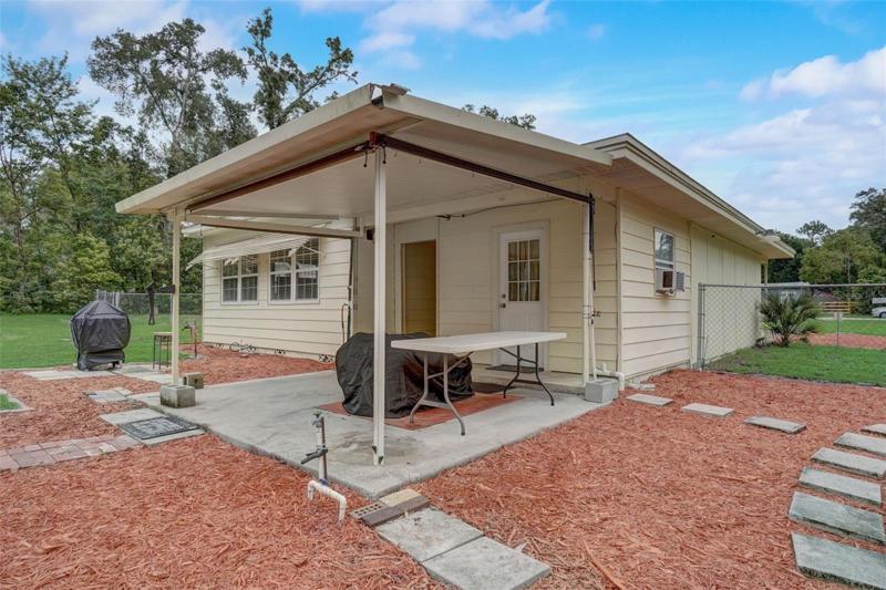 Rear covered porch