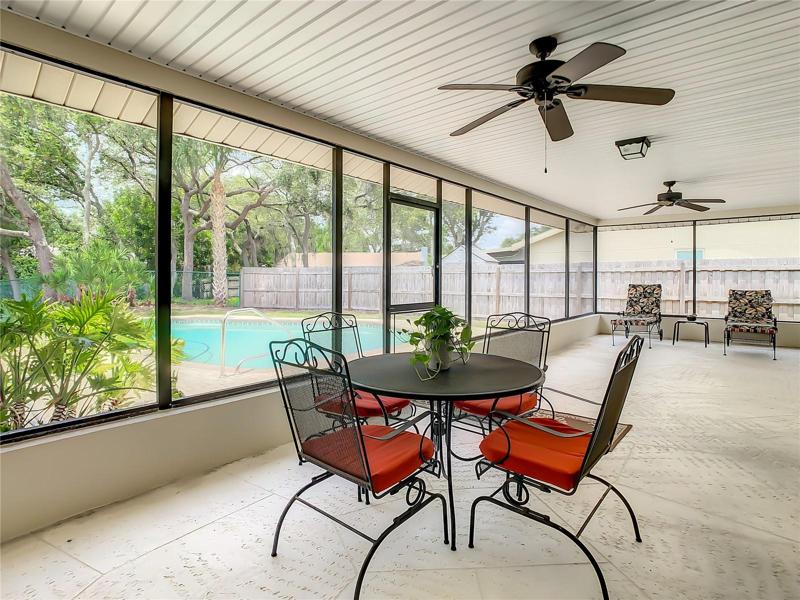 Rear Patio, Outdoor Entertaining Area & Pool