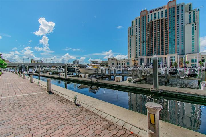 Park Crest on Harbour Island Walkway