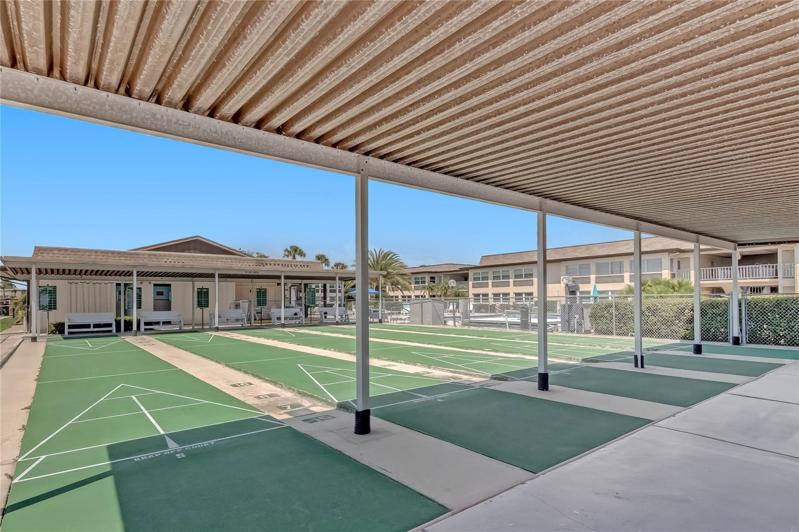 Pool / shuffleboard.