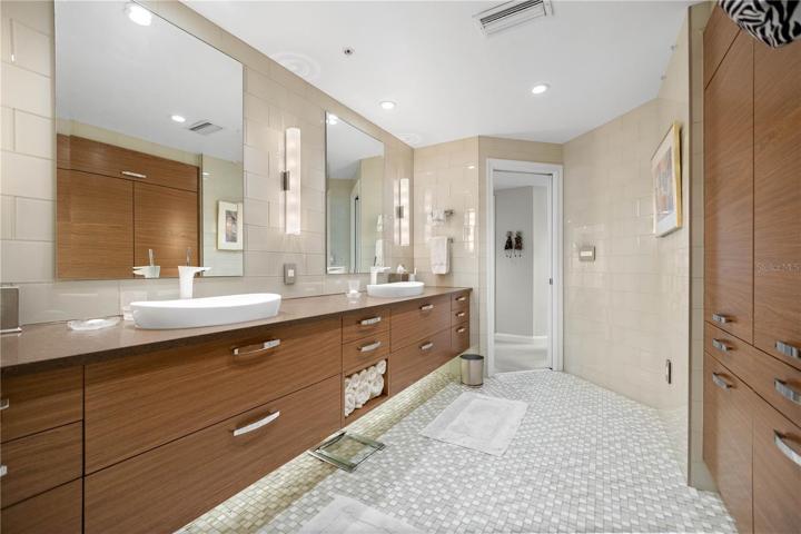 Primary bath