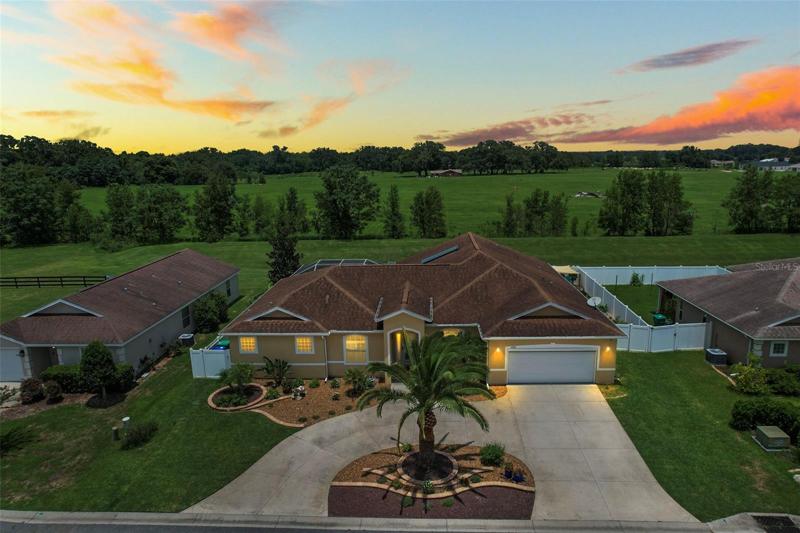 4/3 POOL HOME in Parkwood Neighborhood