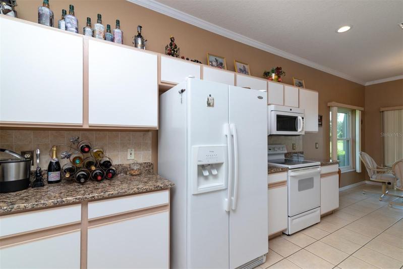 A reverse osmosis water system feeds the refrigerator's ice and water dispenser.