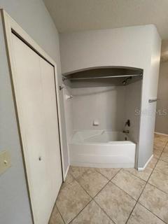 Tub with Shower