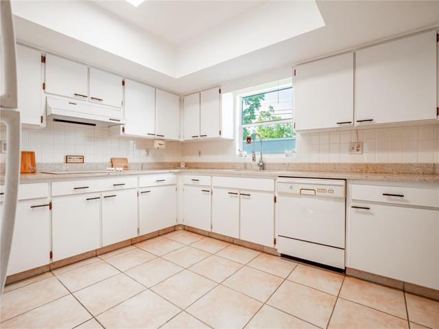 Kitchen offers plenty of of space .