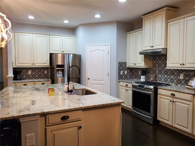spacious kitchen with gas range, granite counter tops and soft close drawers