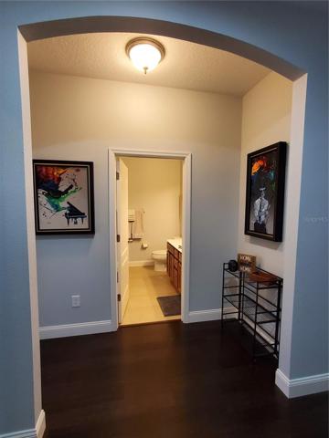 Vestibule to front bedroom and guest bathroom