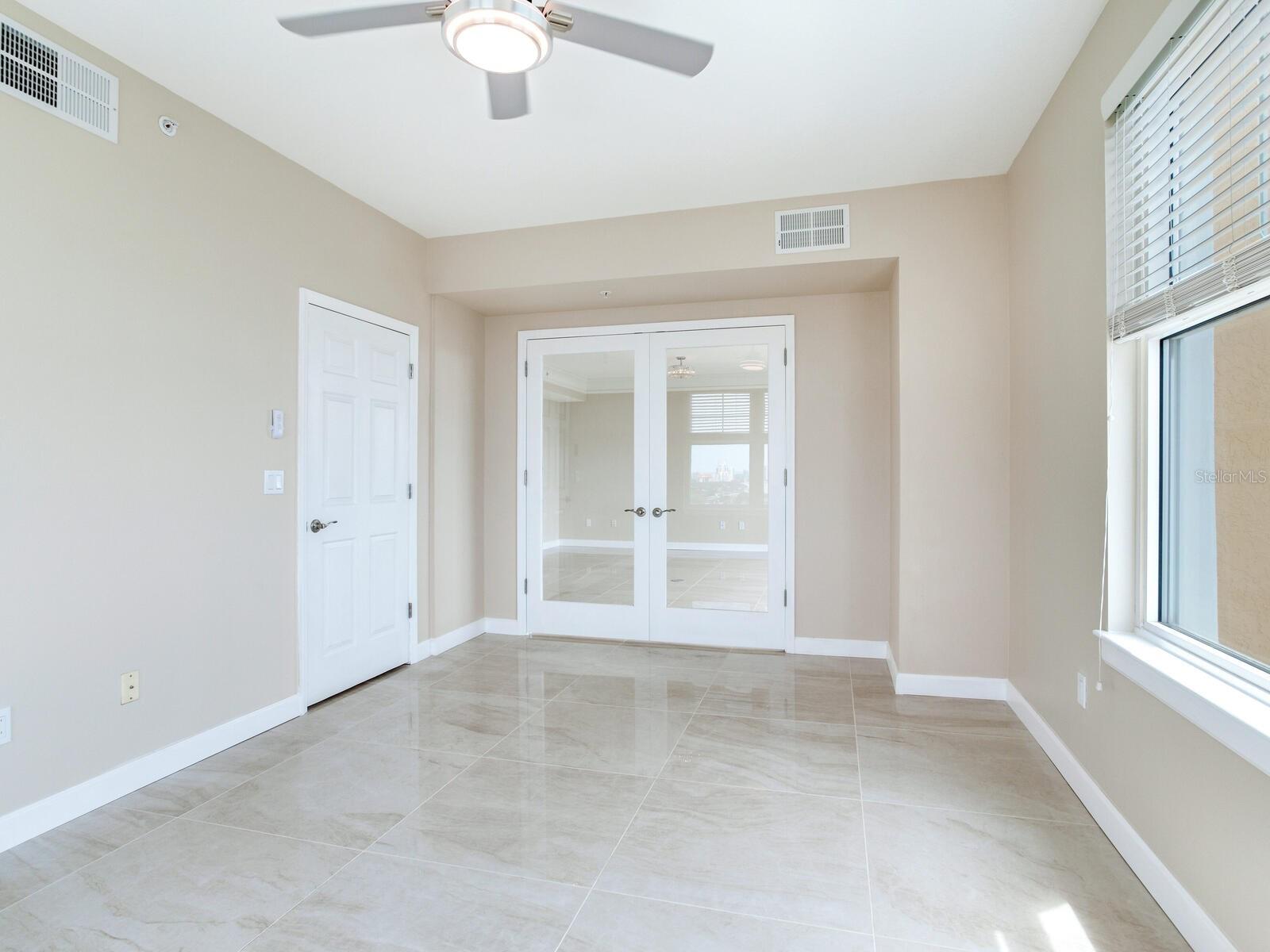 Bonus room / office