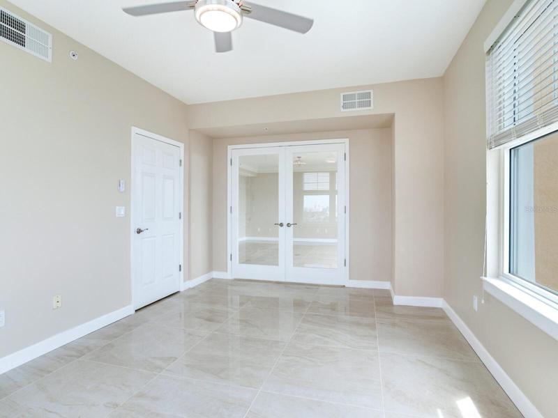 Bonus room / office
