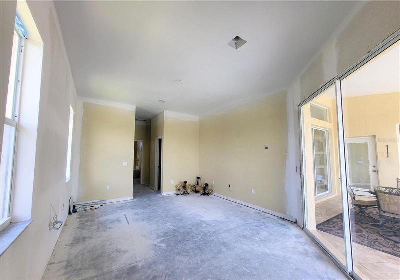 Light fittings in far corner stay with the home, should you want to use them