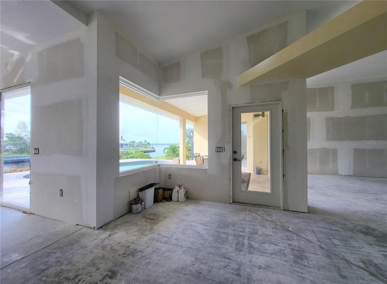 Large, frameless aquarium style glass window provides a fantastic view of the pool and river