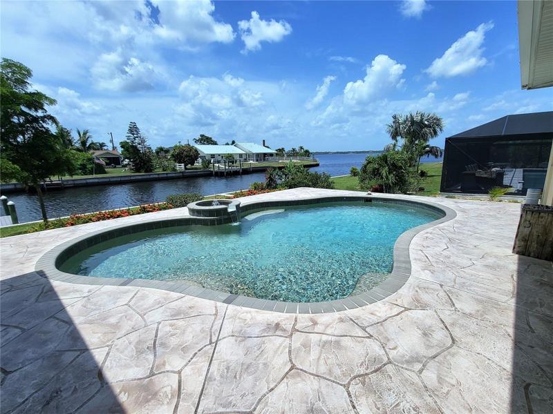 Same attractive finish on the entire pool deck