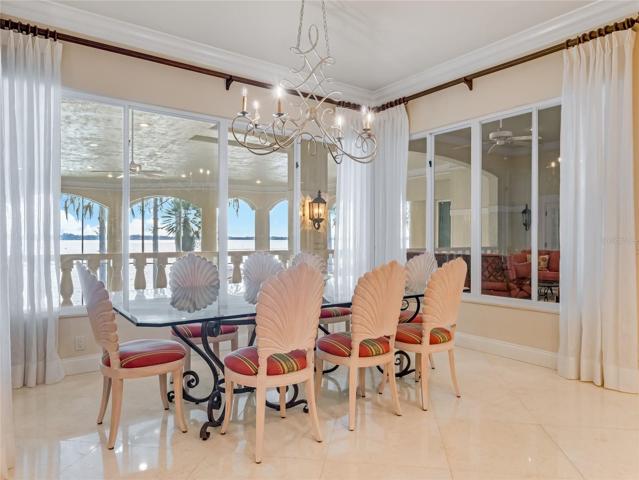 Kitchen Dining Area