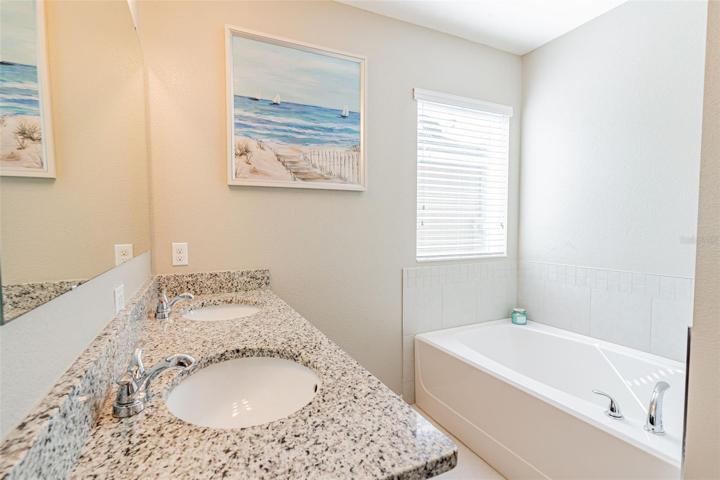 Master Bathroom with Garden Tab