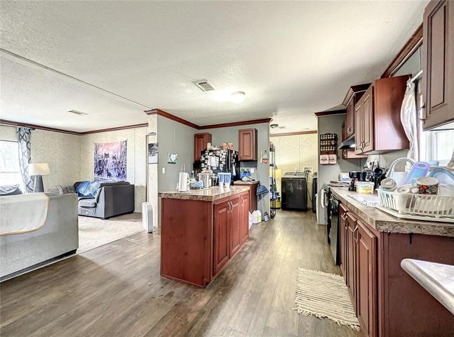 Kitchen to Living Rm, Laundry Rm
