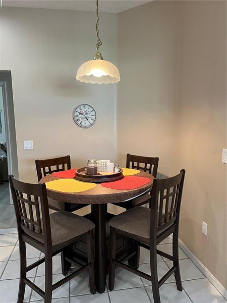 BREAKFAST NOOK AREA IN KITCHEN