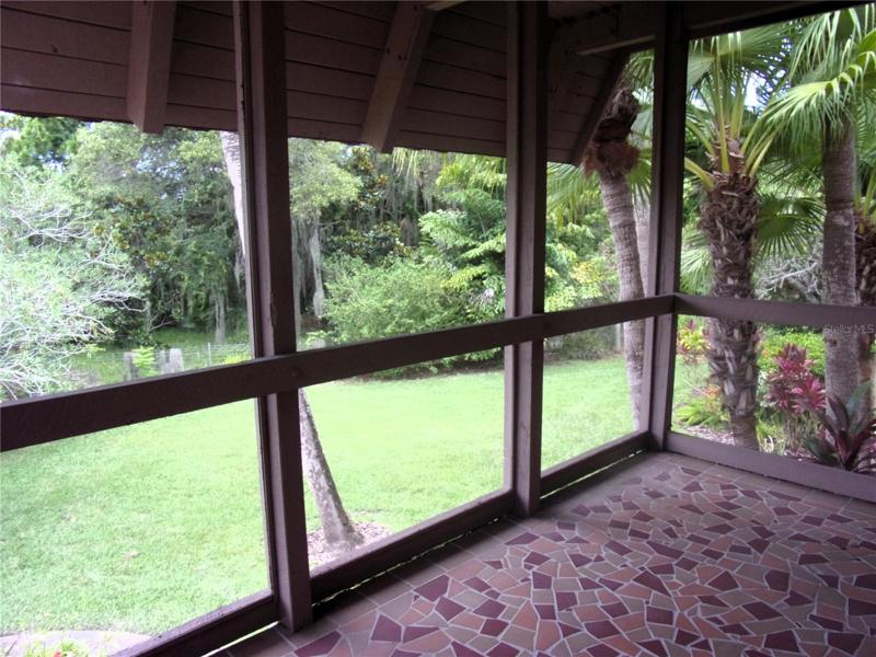 screened in front porch