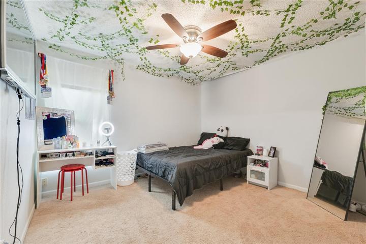 Second bedroom.
