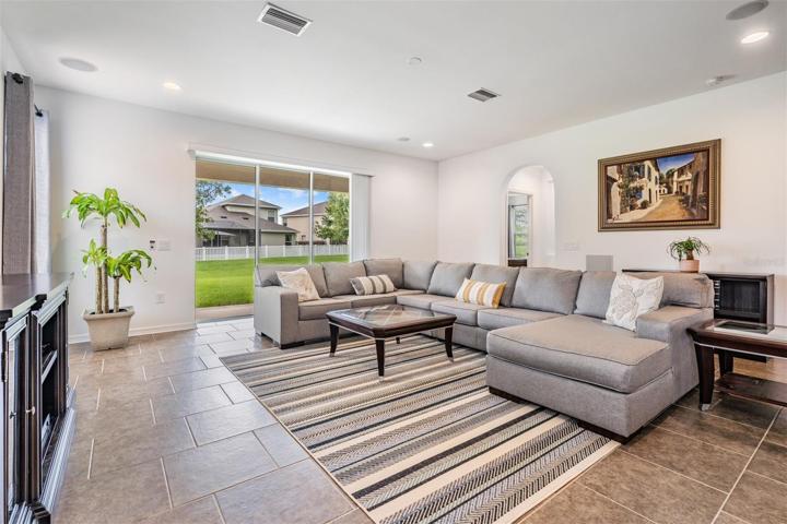 Spacious family room w/sliders that open to backyard