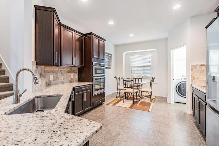 Spacious Kitchen w/granite and large sink