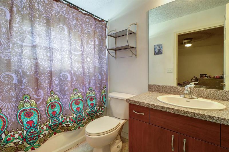 En Suite Master Bedroom Bath