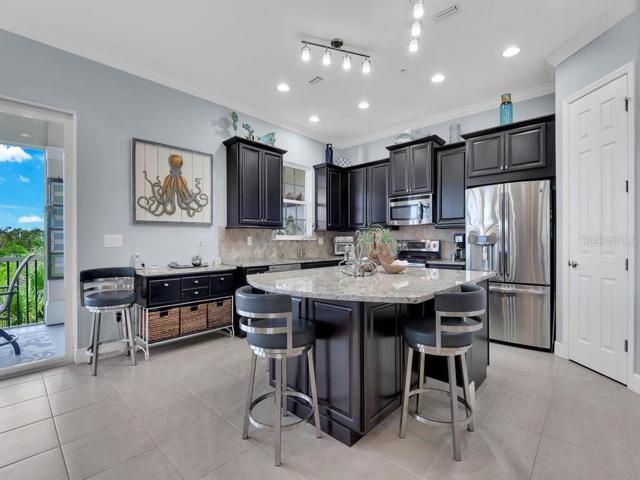 Kitchen w/ Island