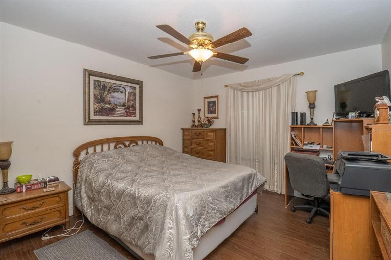Guest bedroom
