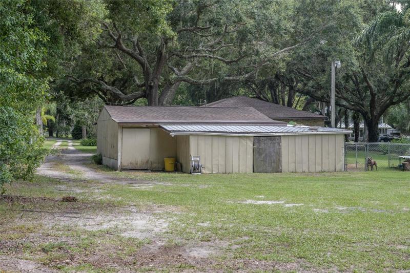 2 car garage/workshop---NEW ROOF---Rear view