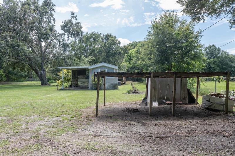 9'x20' covered storage area for toys