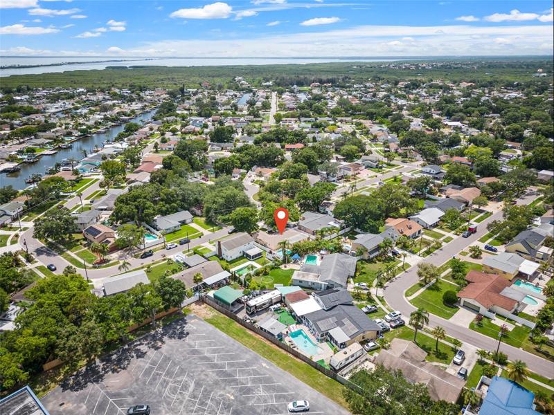 Overview of the beautiful waterfront community!