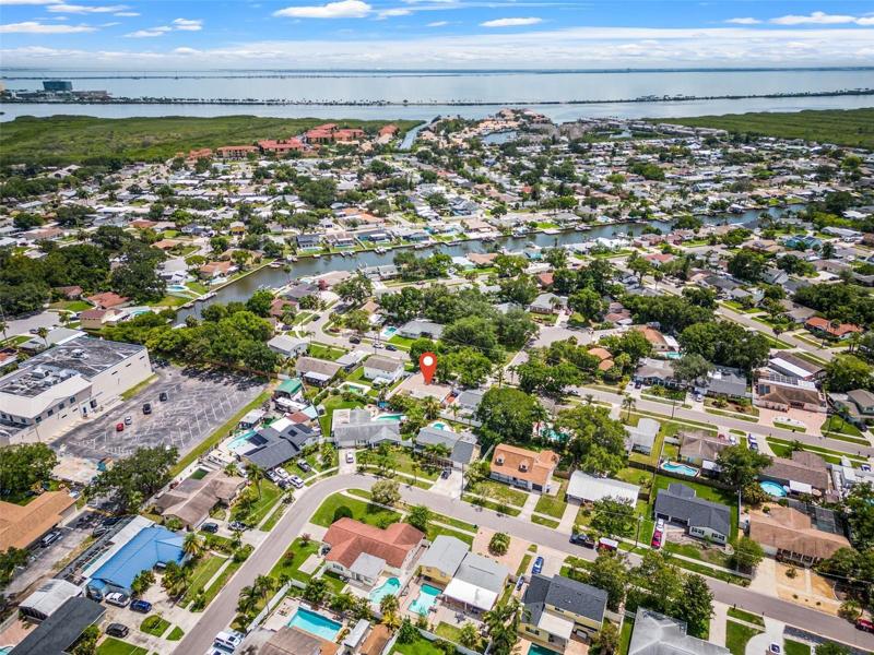 Beautiful Bay Crest leading out to Tampa Bay!
