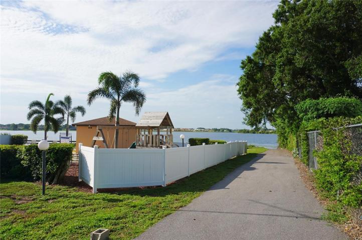 Community dock & lake access