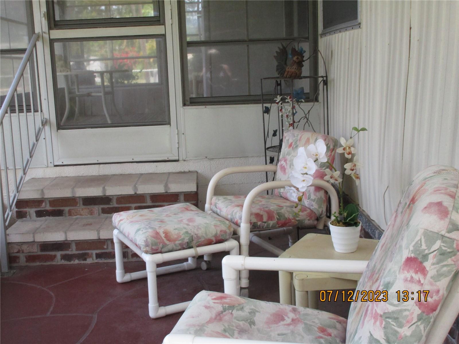 LANAI SEATING