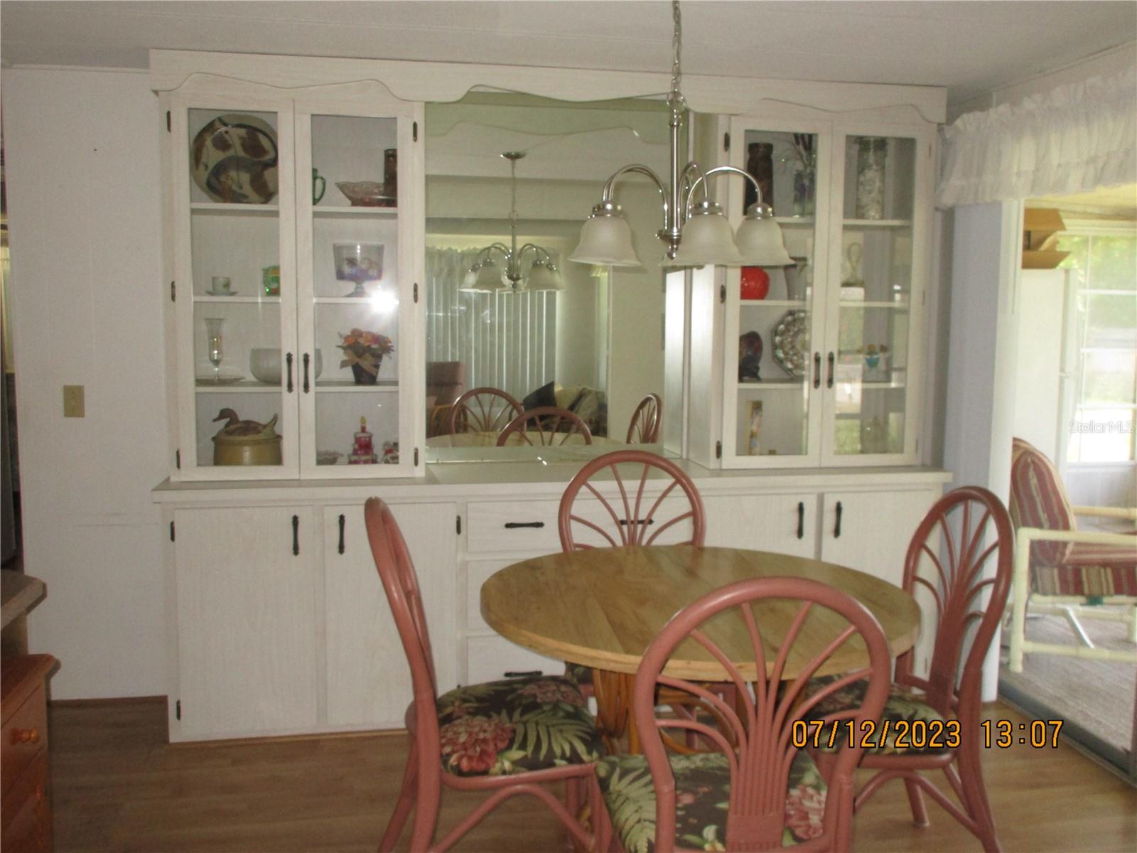 DINING BUILTINS